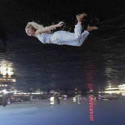 2019 Laura Misch - Lonely City {Laura Misch} [24-44,1]
